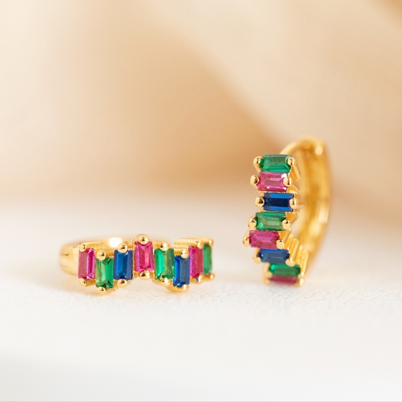 Dainty Rainbow Huggies (S925) - Picture 7 of 11